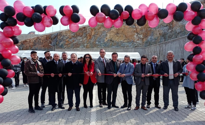 Öğrenciler projelerini bilim fuarında sergiledi