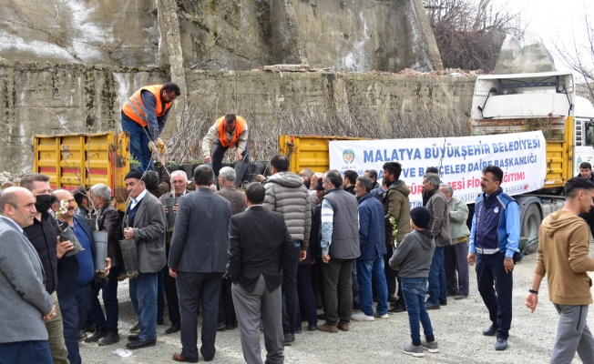 Pütürge’de fidan dağıtımı yapıldı