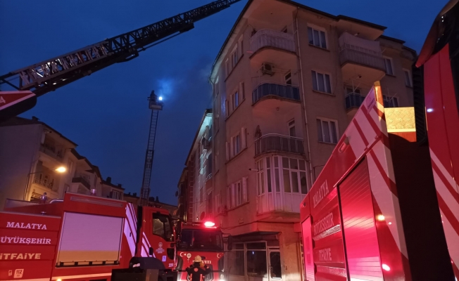 Malatya’da korkutan çatı yangını