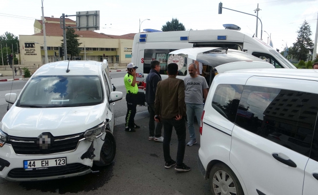 Malatya'da kaza: 2’si polis 3 kişi yaralandı