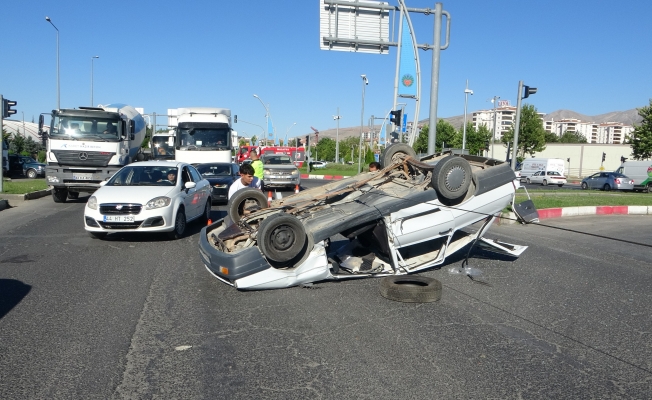 Malatya'da trafiği felç eden kaza: 3 yaralı