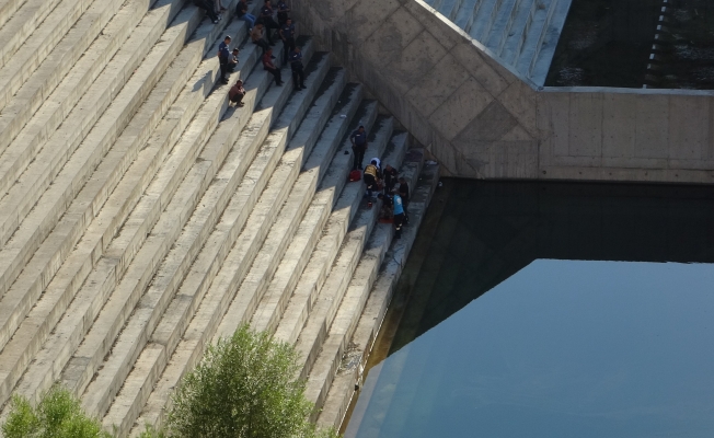 Boğulma tehlikesi geçiren genç hastaneye kaldırıldı