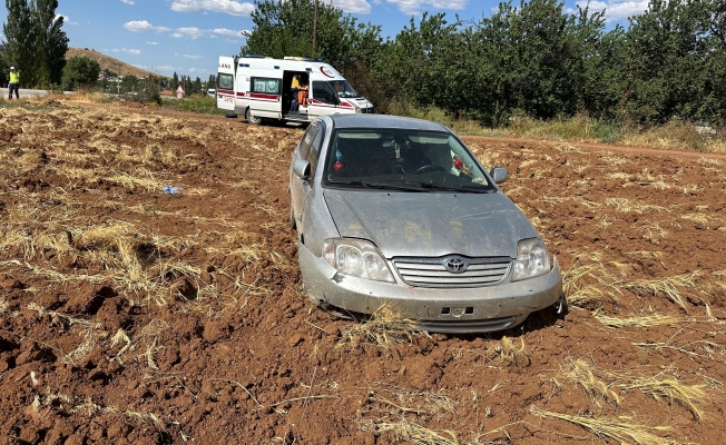 Otomobil şarampole uçtu! 3 yaralı