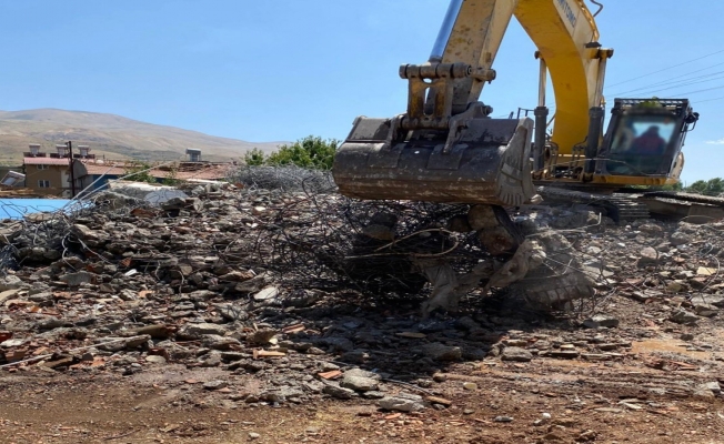 Deprem bölgesi Malatya'da yıkım yolsuzluğu: 5 tutuklama