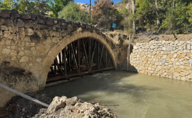 300 yıllık tarihi köprü ayağa kaldırılıyor