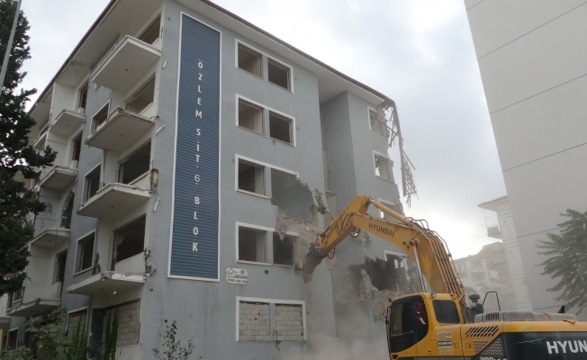 Malatya'da ağır hasarlı binalar yıkılıyor