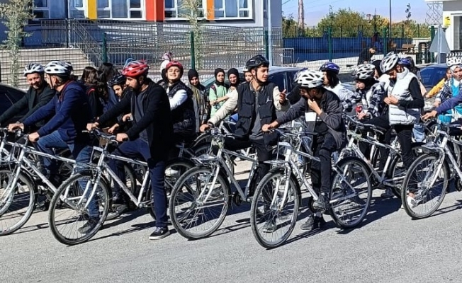 Öğrenciler madde bağımlılığına karşı pedal çevirdi