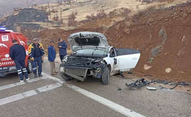 Malatya'da kontrolden çıkan araç devrildi: 6 yaralı