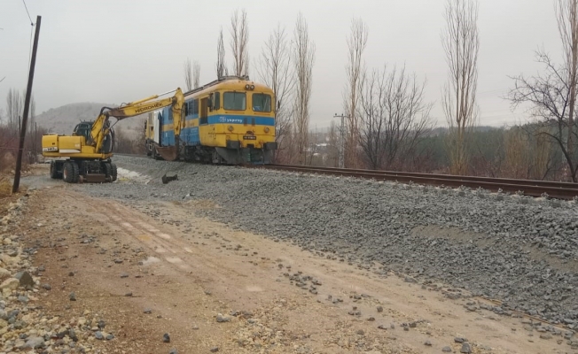 Malatya'da raylardan çıkan lokomotif paniğe neden oldu