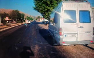 Tır ile minibüs çarpıştı, 3 yaralı