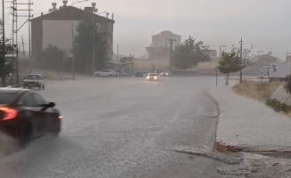 Malatya’da sağanak etkili oldu, yollar göle döndü