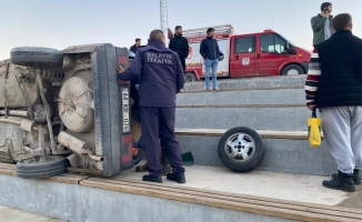 Malatya’da kontrolden çıkan araç devrildi