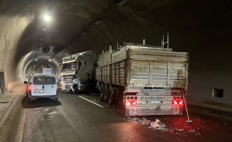 Erkenek Tüneli'nde trafik kazası: 1 yaralı