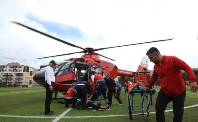 Tansiyon hastası yaşlı hasta hava ambulansı ile hastaneye getirildi